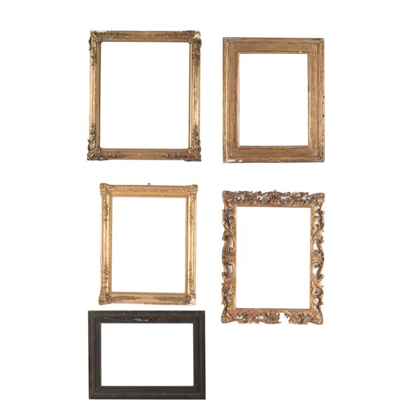 Cinque cornici diverse in legno intagliato