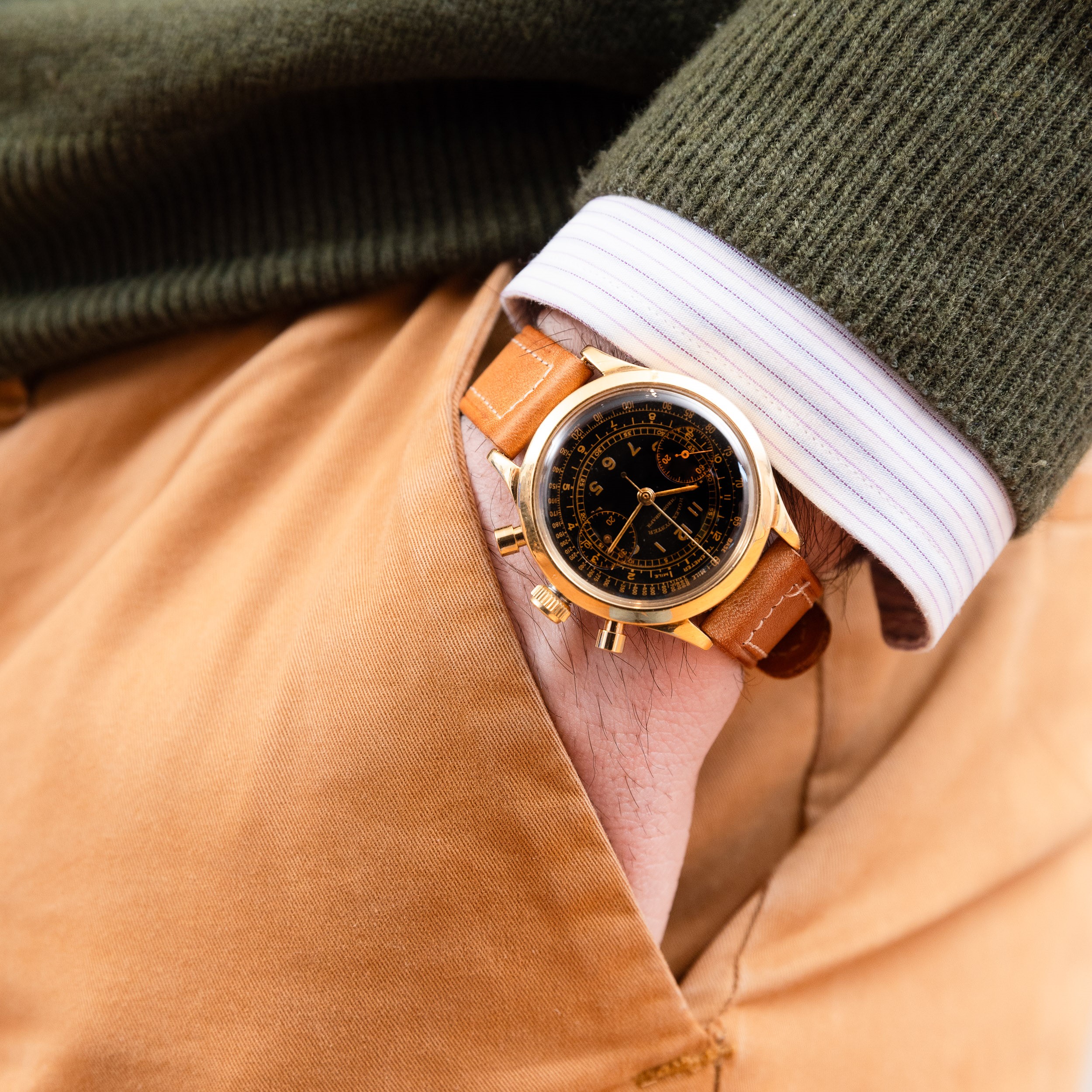 Rolex - Cronografo Oyster "barilotto" Ref 3525 in Oro Giallo 18k Quadrante Nero Grafica Oro, Circ...