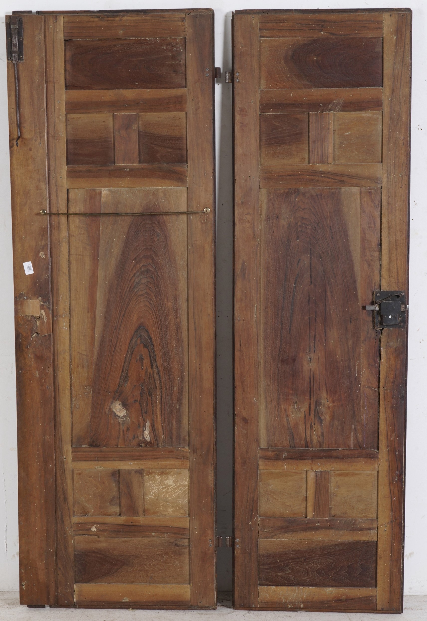 Coppia di Ante Pannellate in Legno Intarsiato. XIX-XX Secolo