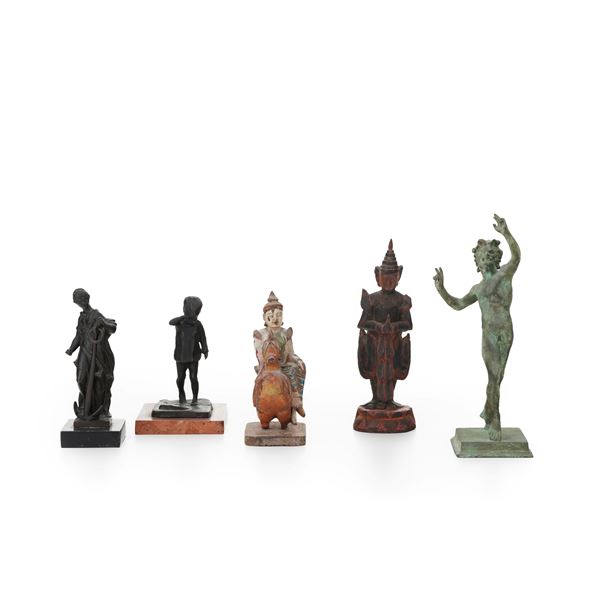 Insieme di piccole sculture