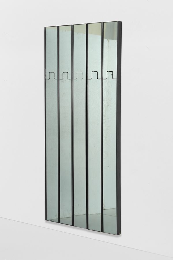 Cinque specchi appendiabiti della serie Gronda.