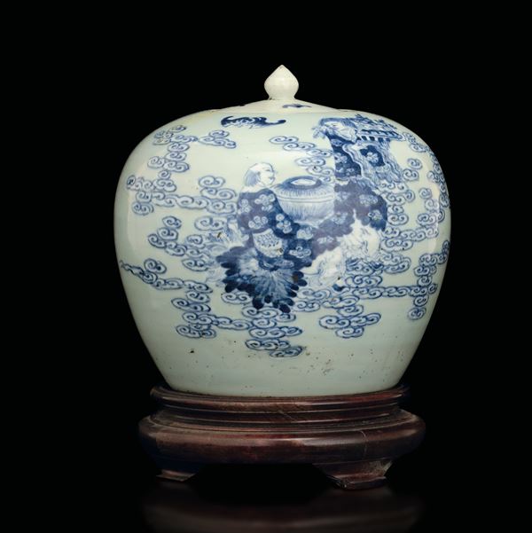 Vaso in porcellana a fondo Celadon raffigurante scena di vita comune sui toni del blu, Cina, Dinastia Qing, XIX secolo