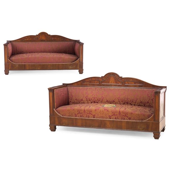 Coppia di divani lastronati. XIX secolo