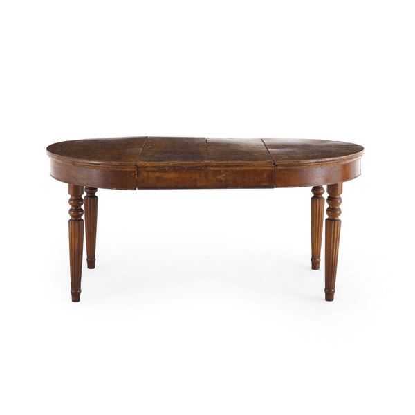 Tavolo ovale allungabile. XIX-XX secolo