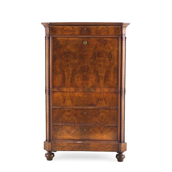 Secretaire lastronato in piuma di mogano. Fine XIX-inizi XX secolo