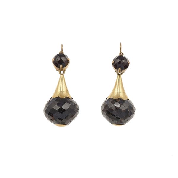 Pair of garnet and gold earrings