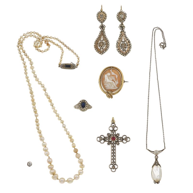 Group of gold, low karat gold and silver jewels  - Auction Jewels - Cambi Casa d'Aste