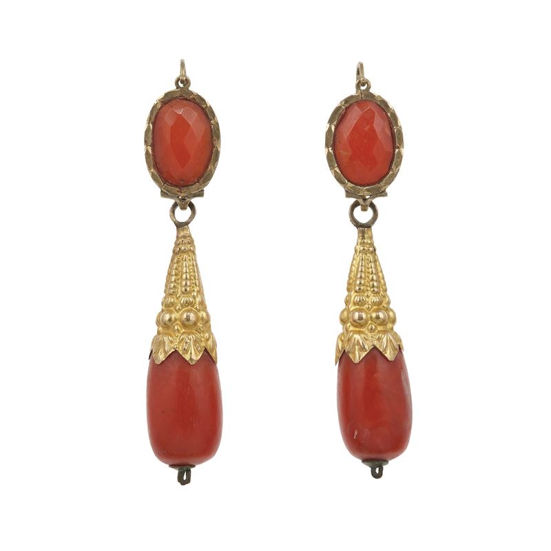 Pair of coral, gold and low-karat gold earrings  - Auction Fine Jewellery - Cambi Casa d'Aste