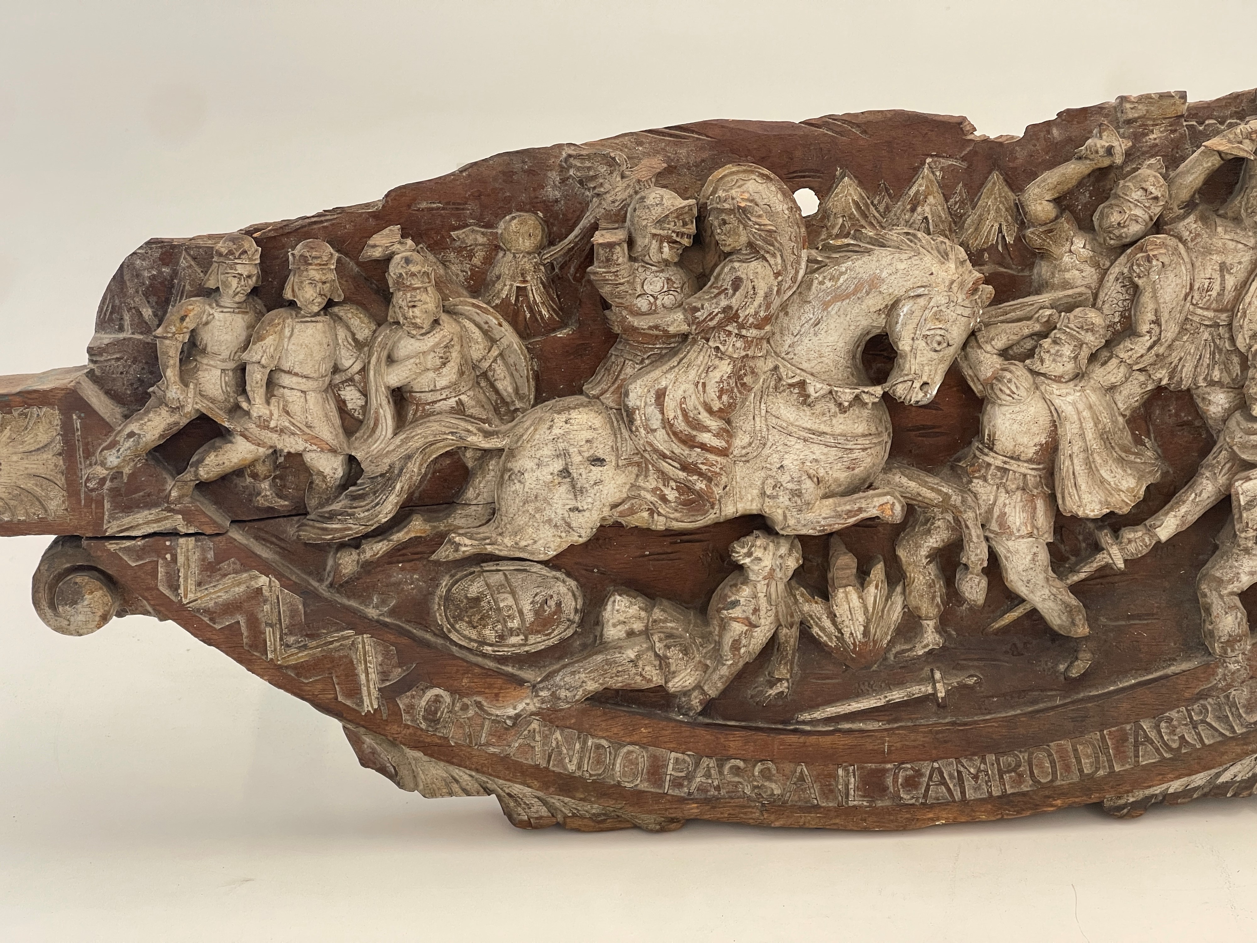 Bel Frammento Scolpito di Carretto Siciliano. XIX Secolo Orlando Passa il Campo di Agricani