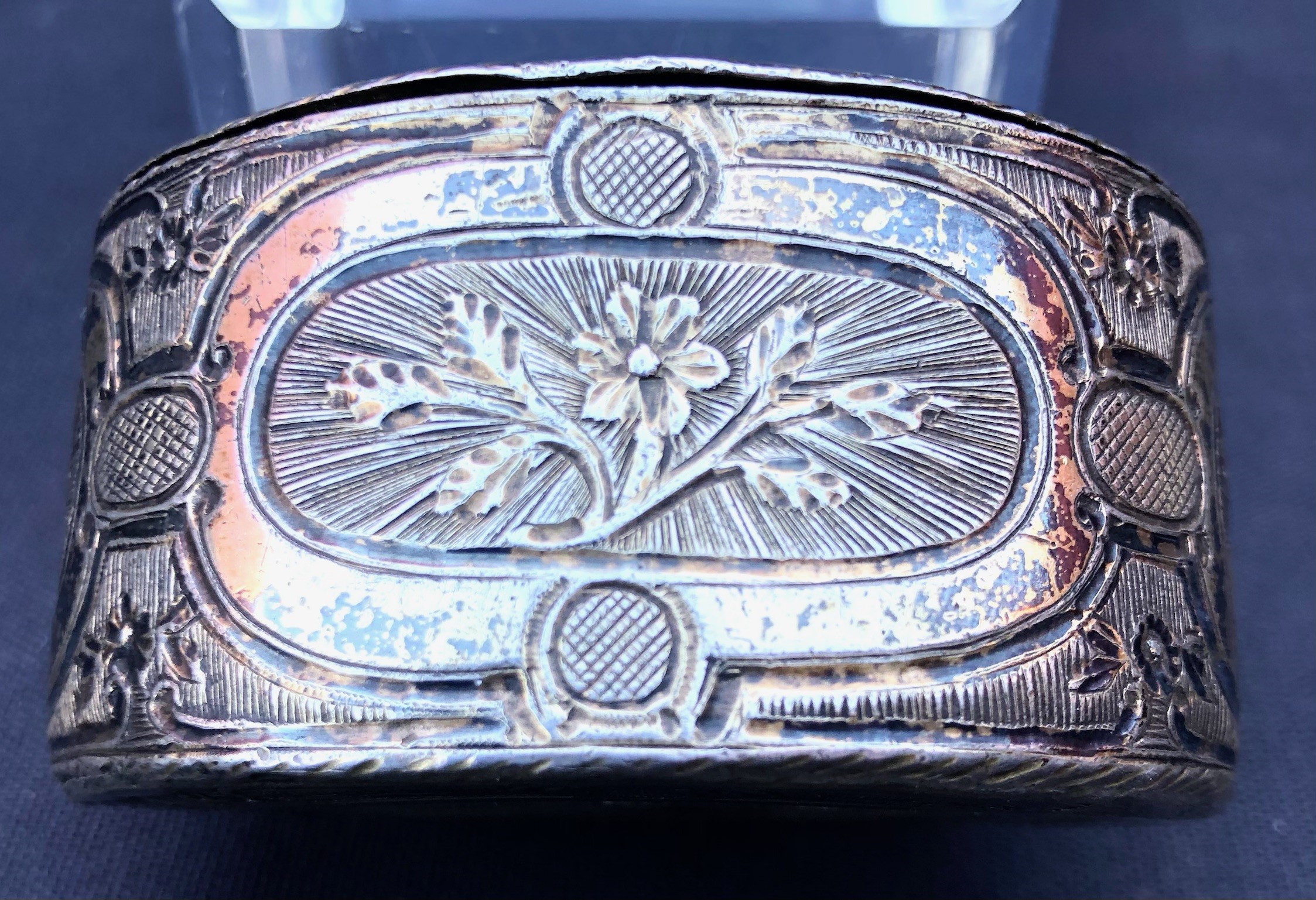 Tabacchiera in Argento Fuso e Inciso. XVIII Secolo