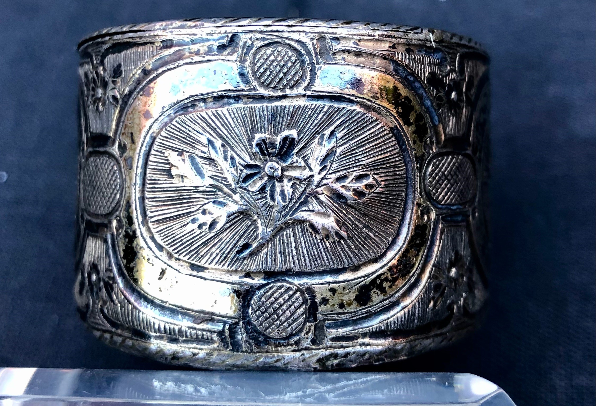 Tabacchiera in Argento Fuso e Inciso. XVIII Secolo