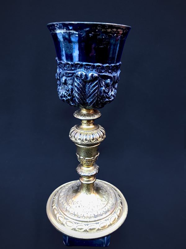 CALICE IN BRONZO DORATO ED ARGENTO INCISO E SBALZATO, XVII-XVIII, SECOLO