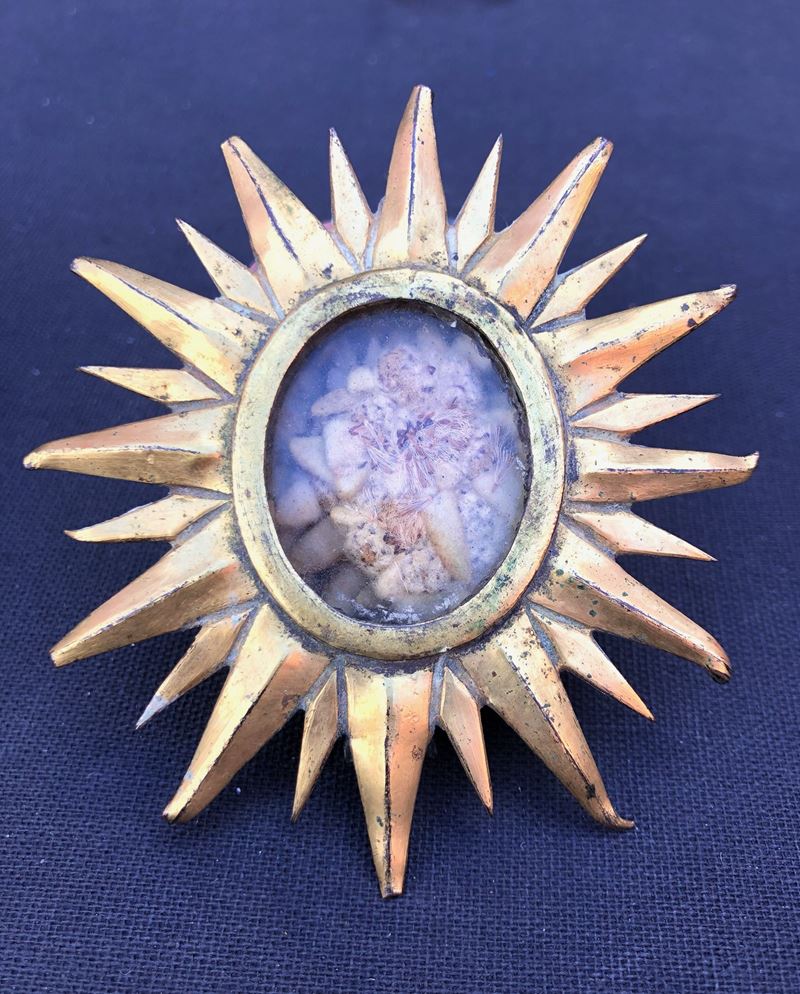 PORTARELIQUIA IN RAME INTAGLIATO E DORATO, PROBABILE XVI SECOLO  - Asta Art & Trouvailles. Oltre 200 lotti ad offerta libera - Cambi Casa d'Aste