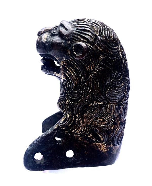 LEONE IN BRONZO CON TRACCE DI DORATURA, XVI SECOLO O EPOCA ANTERIORE