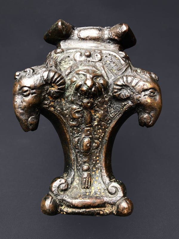 FONDITORE VENETO, XVI-XVII SECOLO, ELEMENTO BRONZEO TRILOBATO