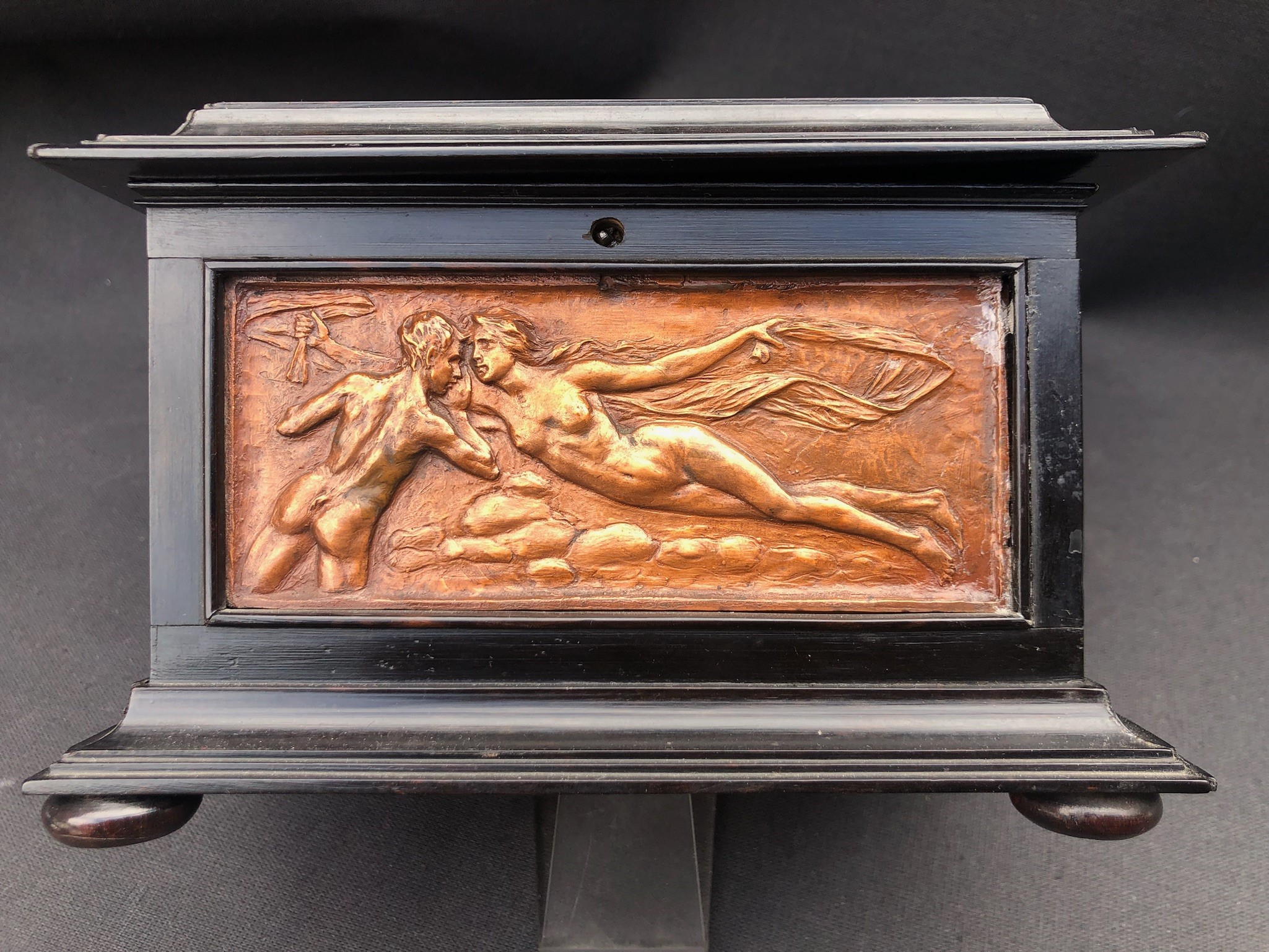 Artefice del 1908. Scrigno Figurato. Pezzo Unico