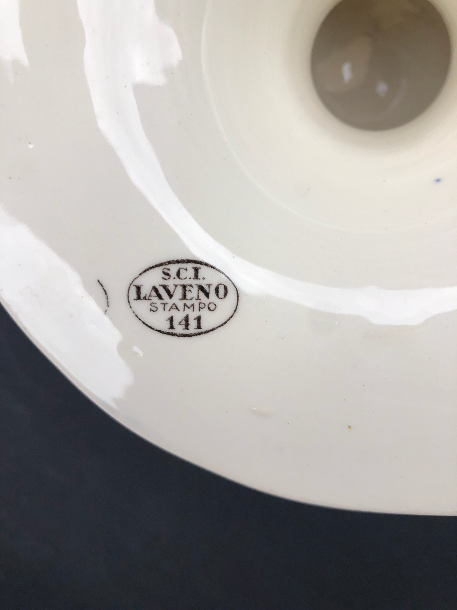 Laveno. un Grande Vassoio ed Un’alzata