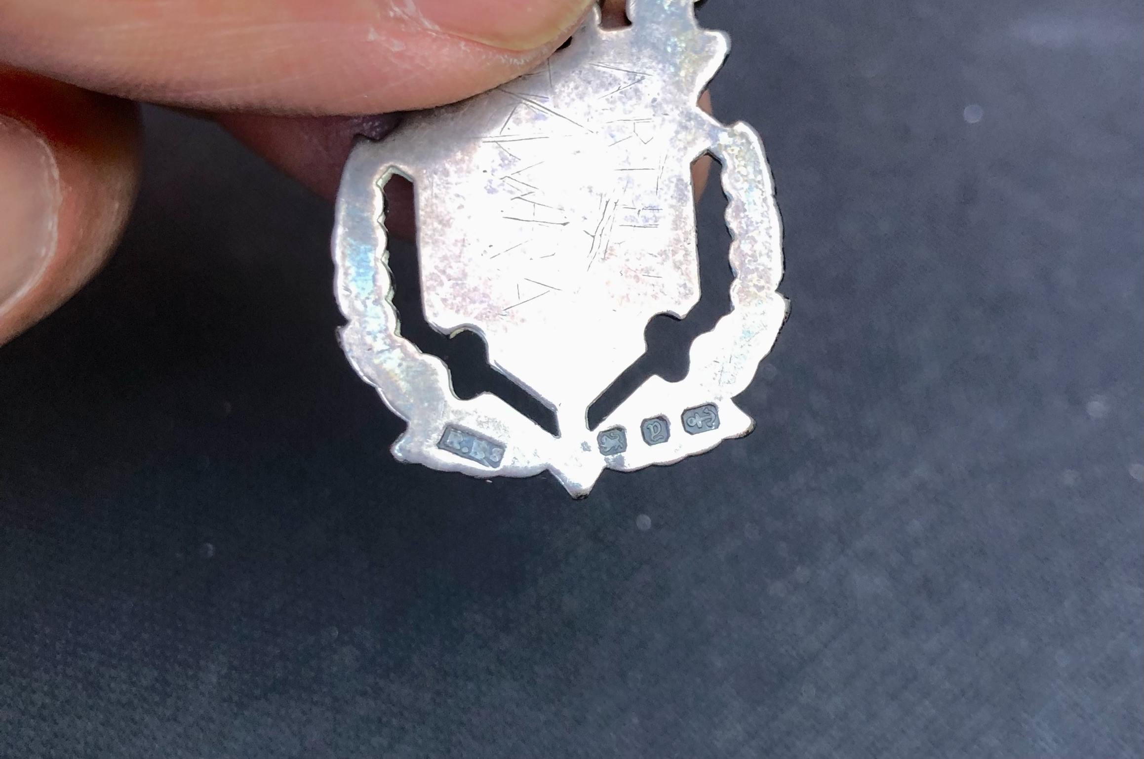 2 Pendenti in Argento e Argento Dorato, Entrambi Marchiati. Inghilterra XIX Secolo
