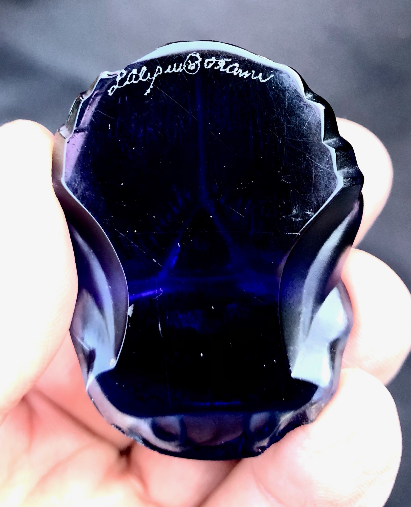 Lalique, Scarabeo in Vetro Colorato e Dorato