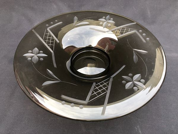 PIATTO IN VETRO MOLATO, ANNI 1930-1940 ca.