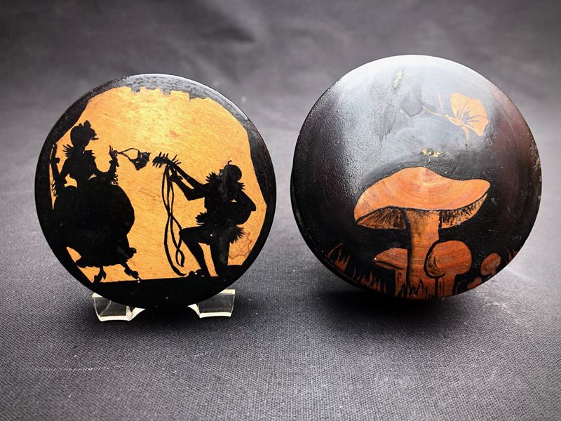 2 PORTA CIPRIA IN LEGNO DIPINTO, 1920 ca.  - Asta Art & Trouvailles. Oltre 200 lotti ad offerta libera - Cambi Casa d'Aste