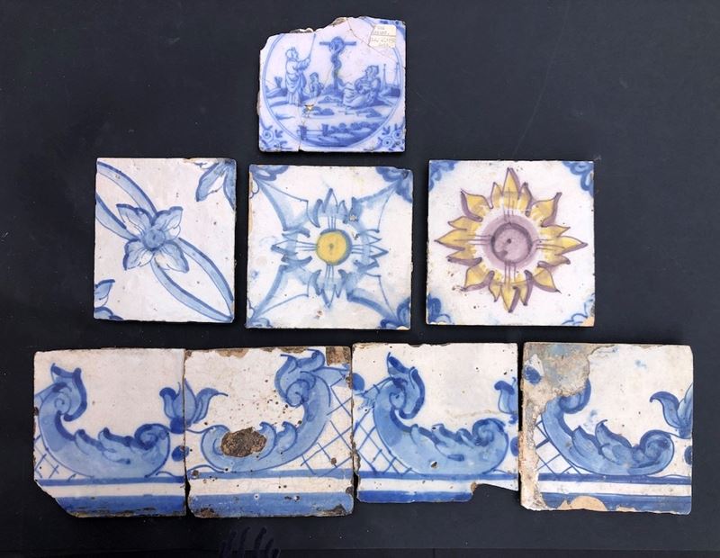 Lotto di 8 antiche piastrelle. Portogallo e Fiandre XVIII e XIX sec  - Asta Art & Trouvailles. Oltre 200 lotti ad offerta libera - Cambi Casa d'Aste