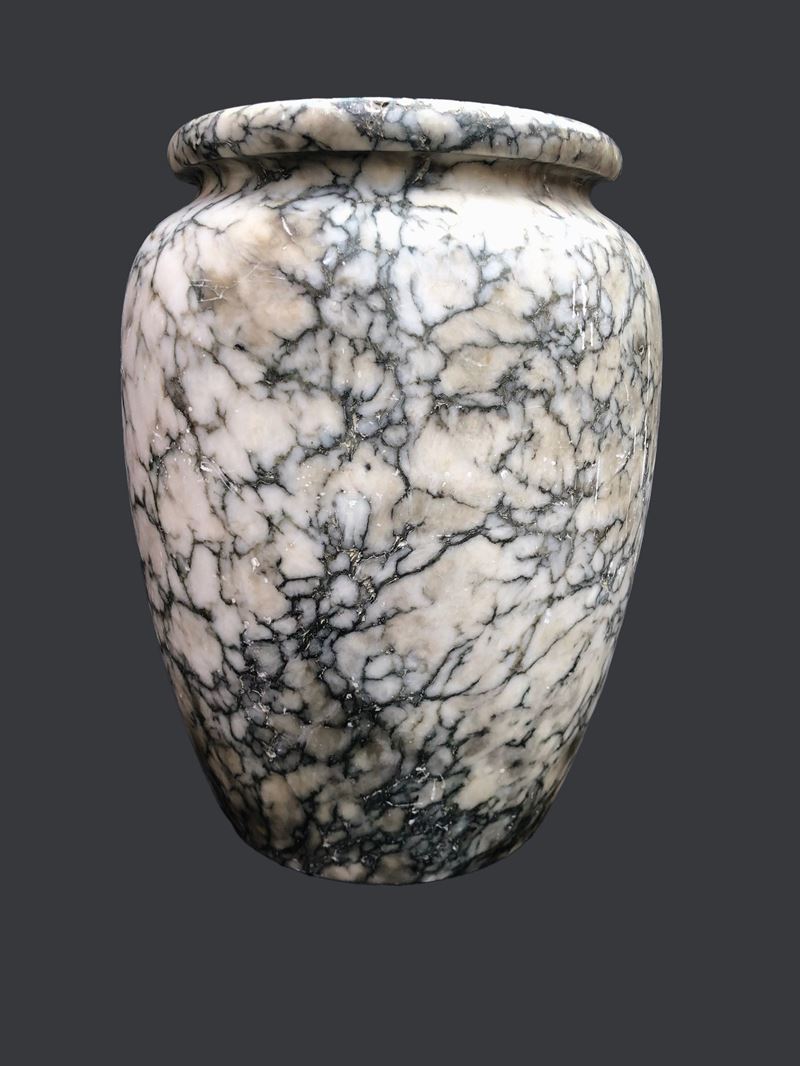 GRANDE VASO IN ALABASTRO VENATO, ITALIA 1930 ca.  - Asta Art & Trouvailles. Oltre 200 lotti ad offerta libera - Cambi Casa d'Aste