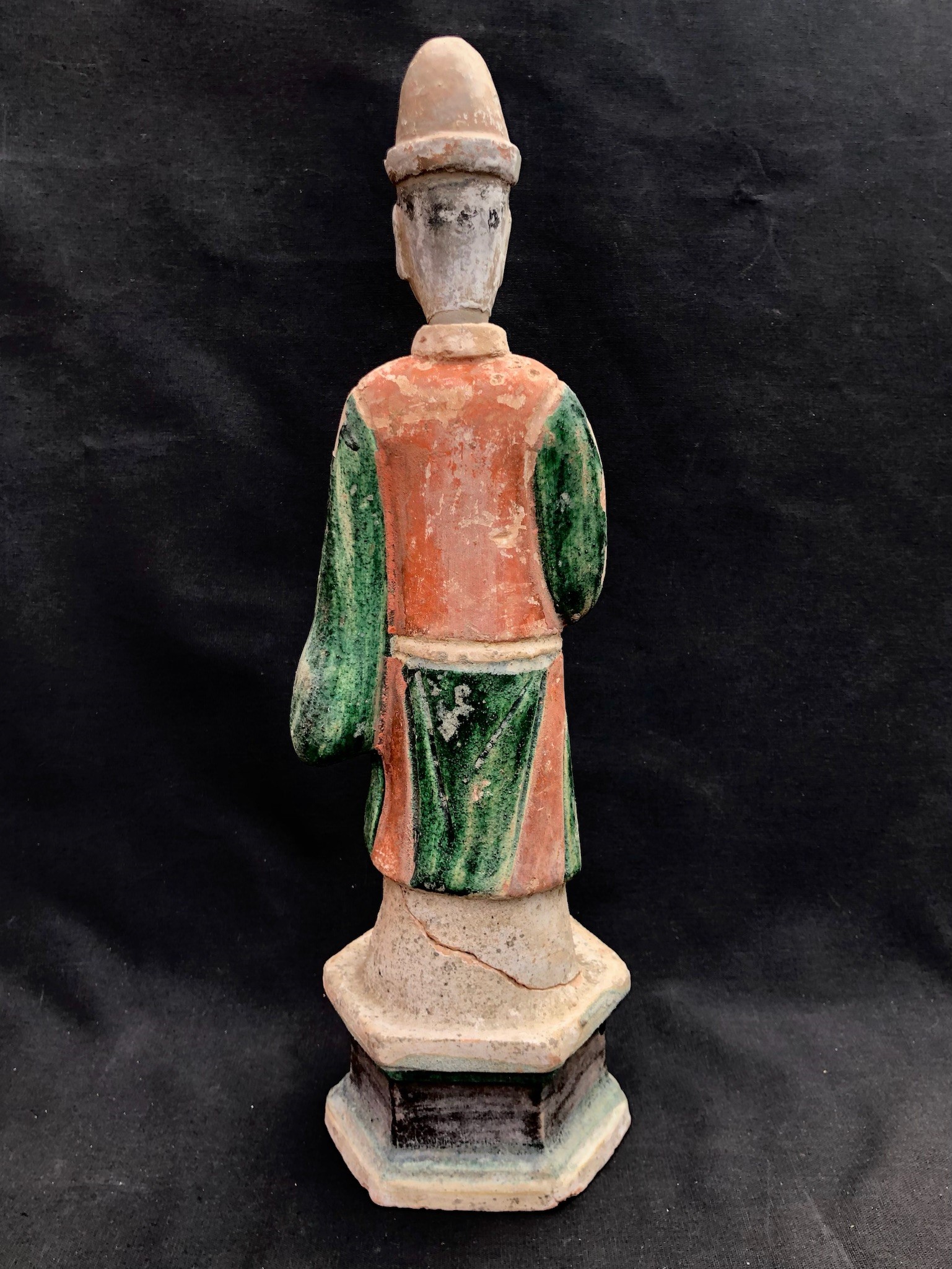 Cina, Dignitario in Terracotta Smaltata. Dinasta Ming, XVI Secolo