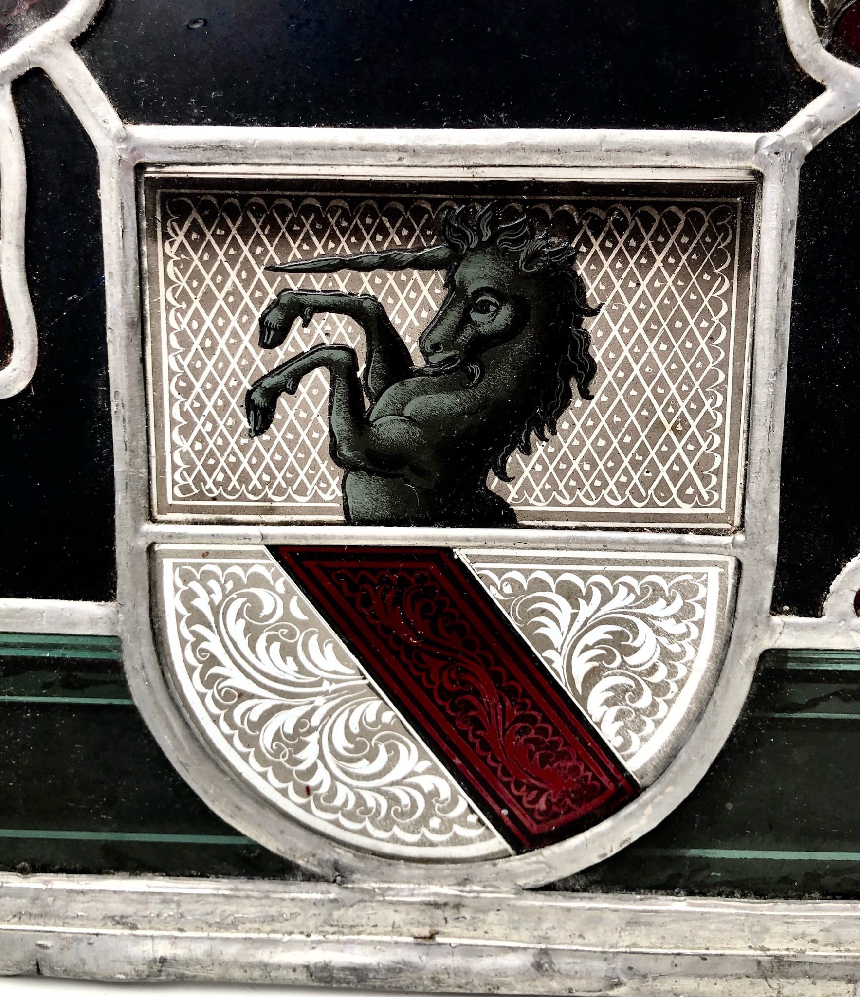 Vetrata Dipinta e Piombata Monogrammata e Datata 1928