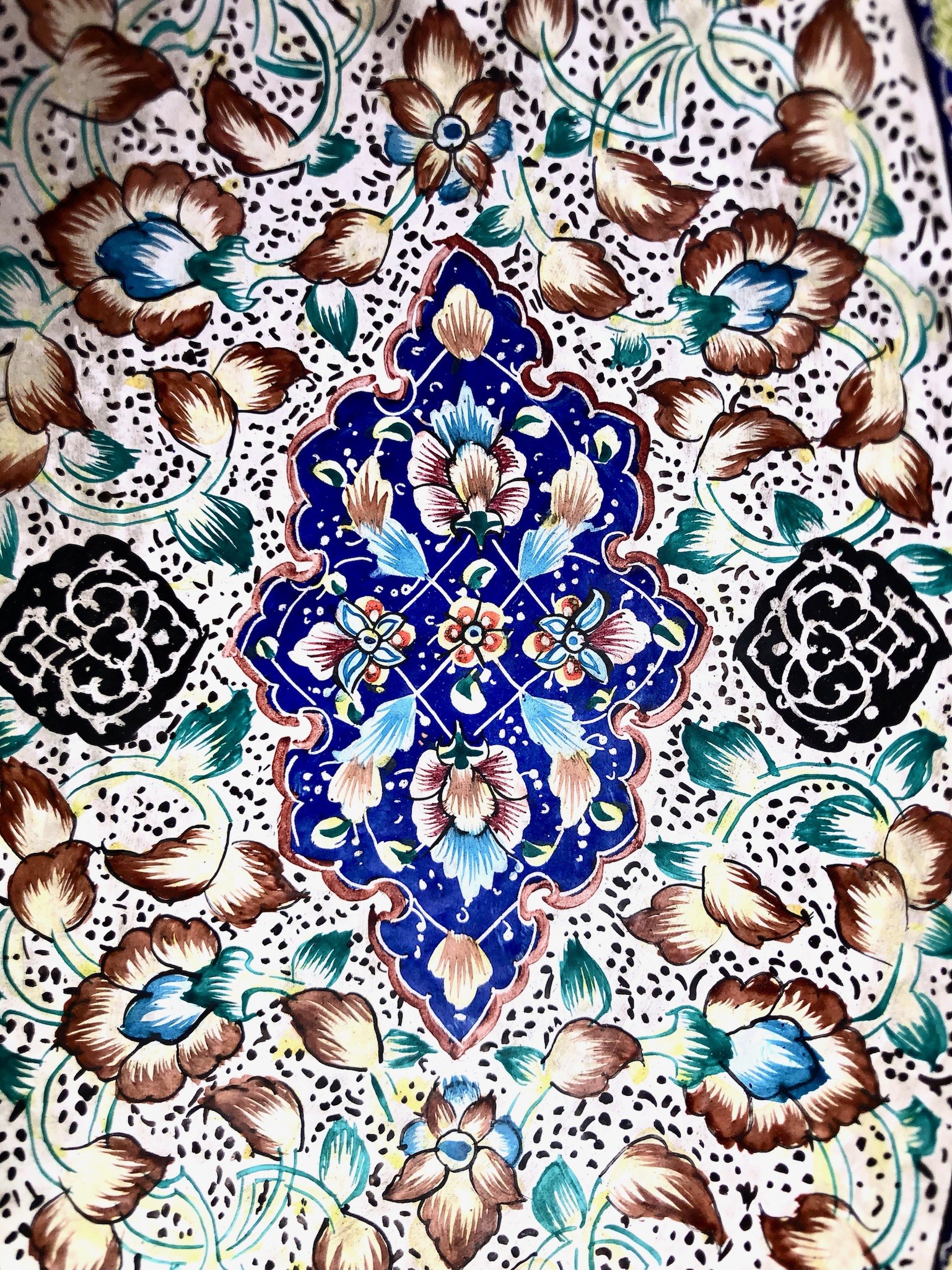 India. Vassoio e Vaschetta Smaltati e Dipinti, XX Secolo