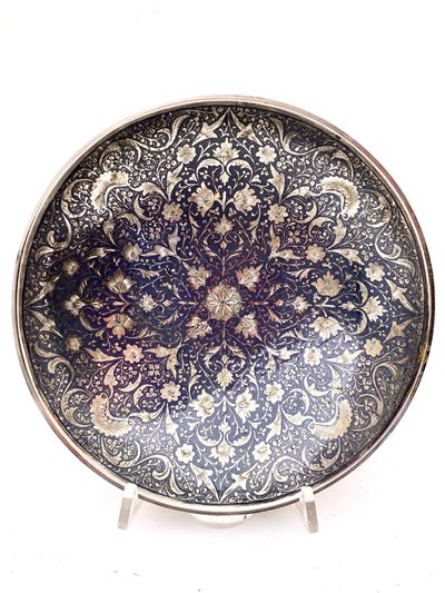 Persia o India. Piatto in Ottone Argentato ed Inciso, XX Secolo