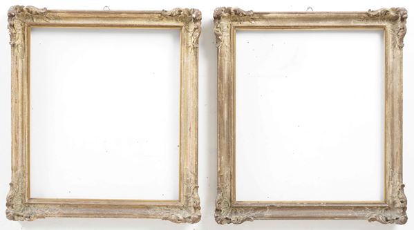 COPPIA DI CORNICI INTAGLIATE E DORATE