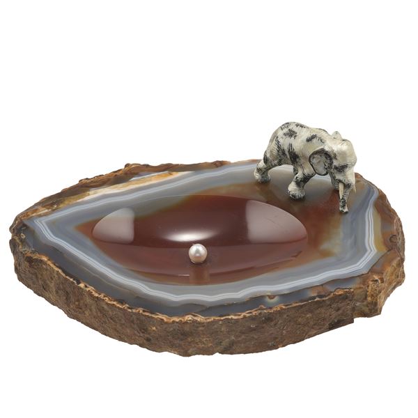Agate holder with pearl, silver and enamel elephant. Signed Alfredo Ravasco