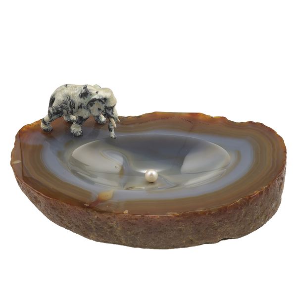 Agate holder with pearl, silver and enamel elephant. Signed Alfredo Ravasco