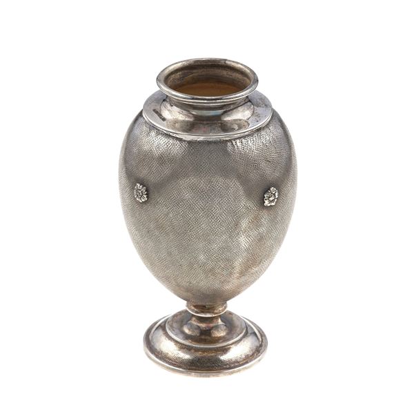 Silver vase. Signed M. Buccellati