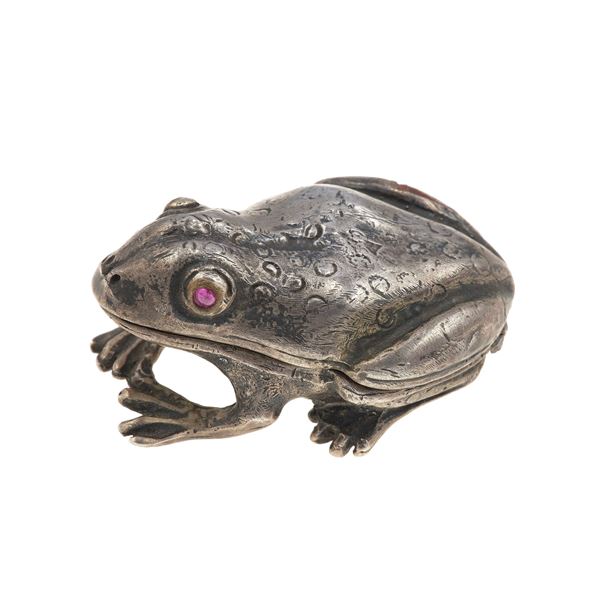 Silver small box. Signed Fabergé