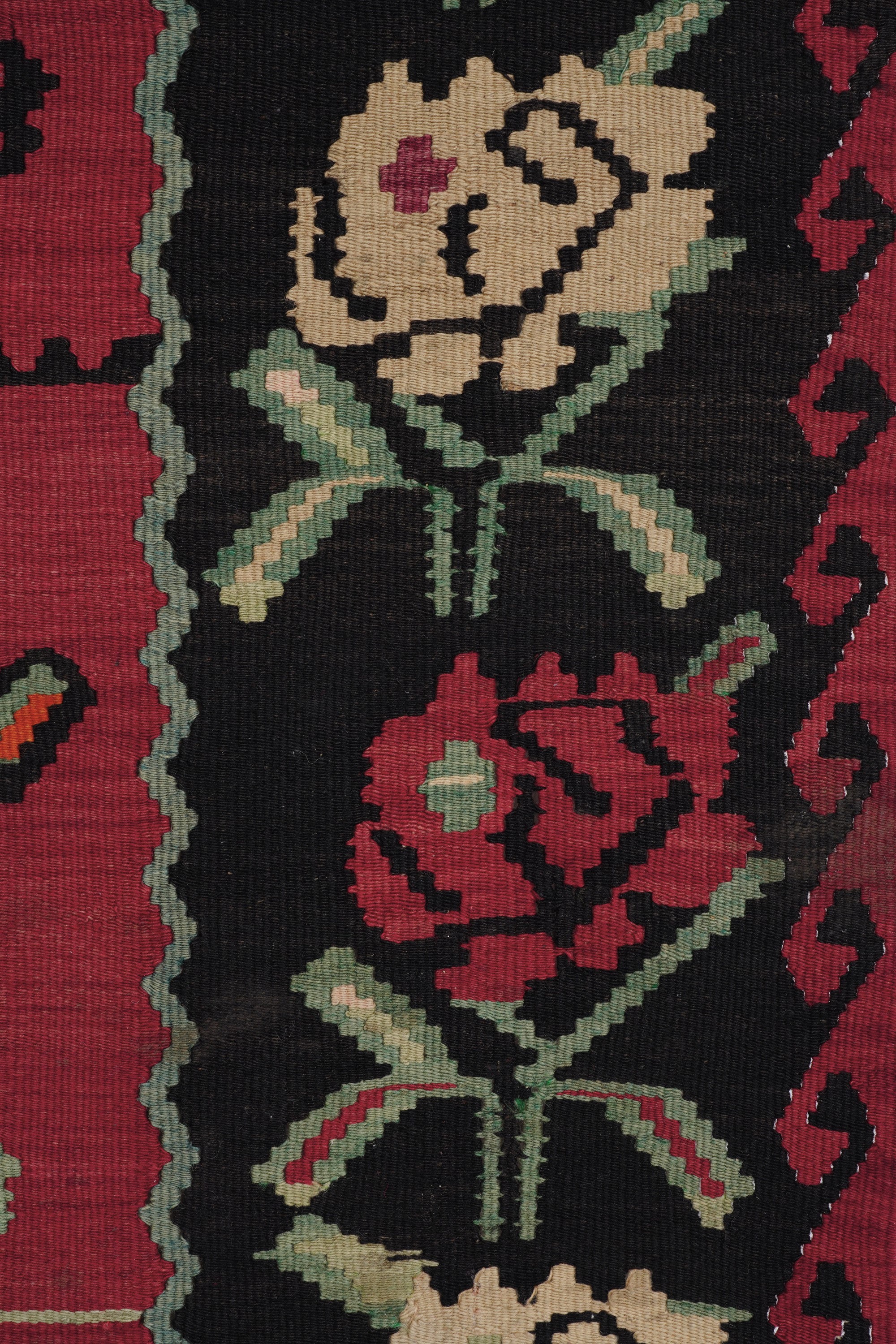 Kilim Karabagh, Caucaso Inizio XX Secolo Fondo Rosso con Rose