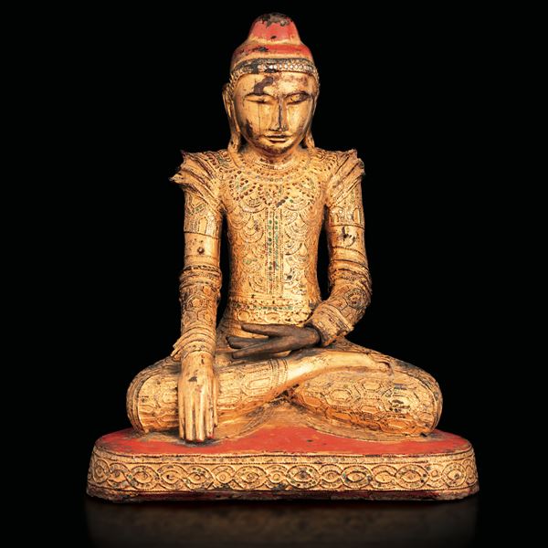 Figura di Buddha Sakyamuni in legno laccato e dorato con tracce di monocromia e inserti in pietre dure, Thailandia, XIX secolo