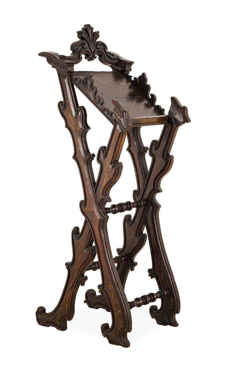 Leggio in noce intagliato. XVII secolo  - Auction Italian Residences - Cambi Casa d'Aste