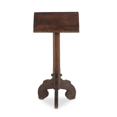 Leggio in Legno Intagliato. XIX Secolo