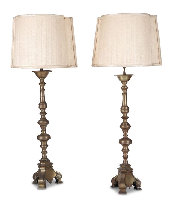 Coppia di candelieri in ottone. XIX secolo