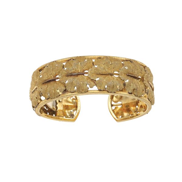 Gold "leaf" cuff bracelet. Signed Buccellati