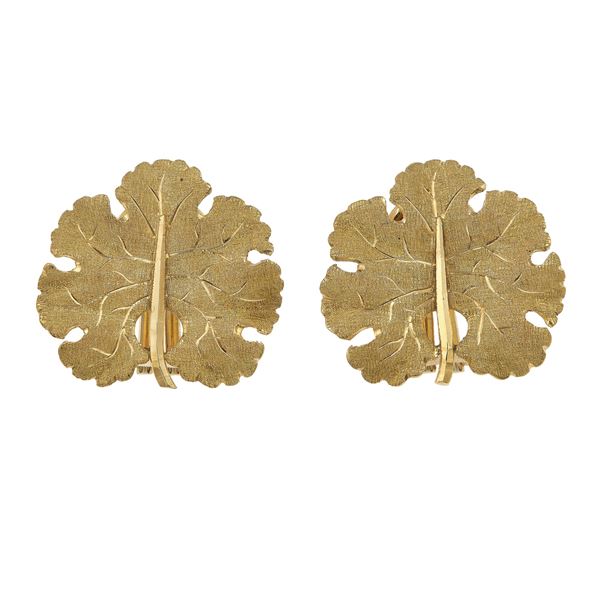Pair of gold "leaf" earrings. Signed Buccellati