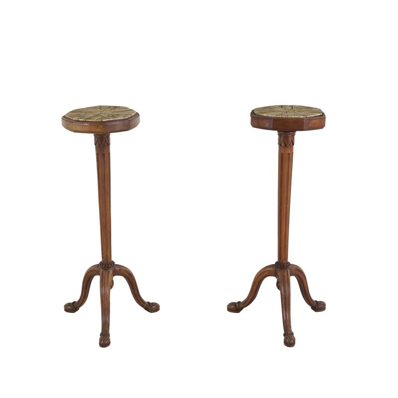 Coppia di gueridons in legno intagliato. XIX secolo  - Asta Antiquariato e Giochi Antichi - Cambi Casa d'Aste