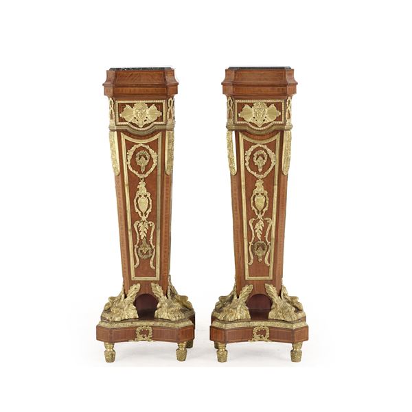 Coppia di colonne reggibusto lastronate e filettate, con applicazioni in bronzo dorato. Francia XIX-XX secolo