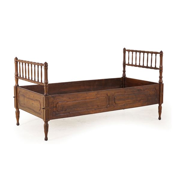 Letto in legno a una piazza