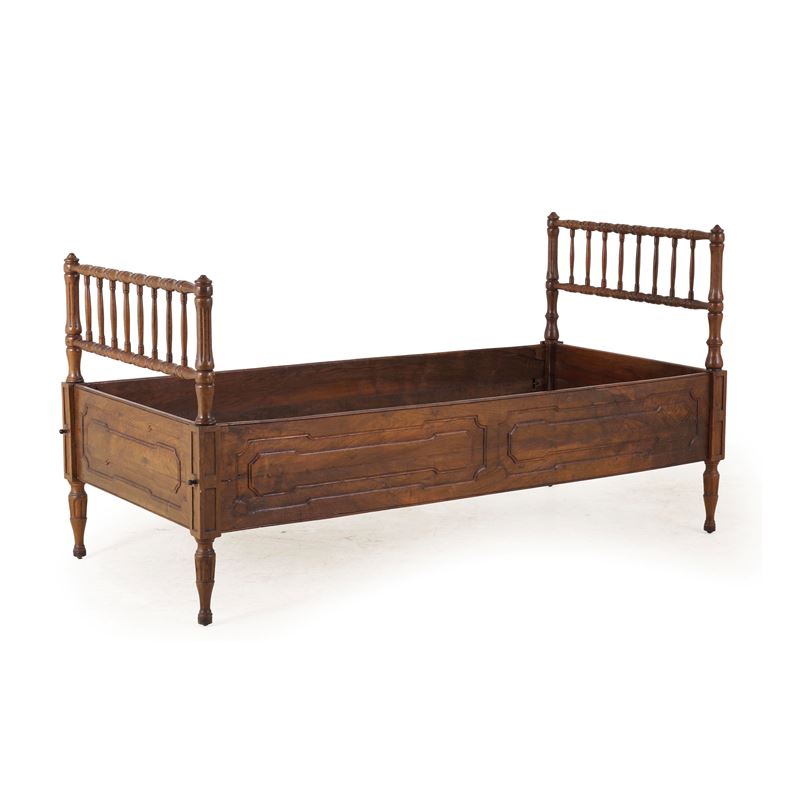 Letto in legno a una piazza  - Asta Antiquariato - Cambi Casa d'Aste