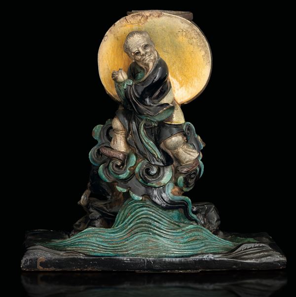 Portacandele in Fahua bifacciale raffigurante due immortali in grès, Cina, Dinastia Ming, XVII secolo