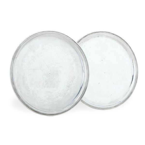 Genova, fine del XVIII secolo, marchio della "Torretta" e marchio di ricontrollo Coppia di piatti da portata