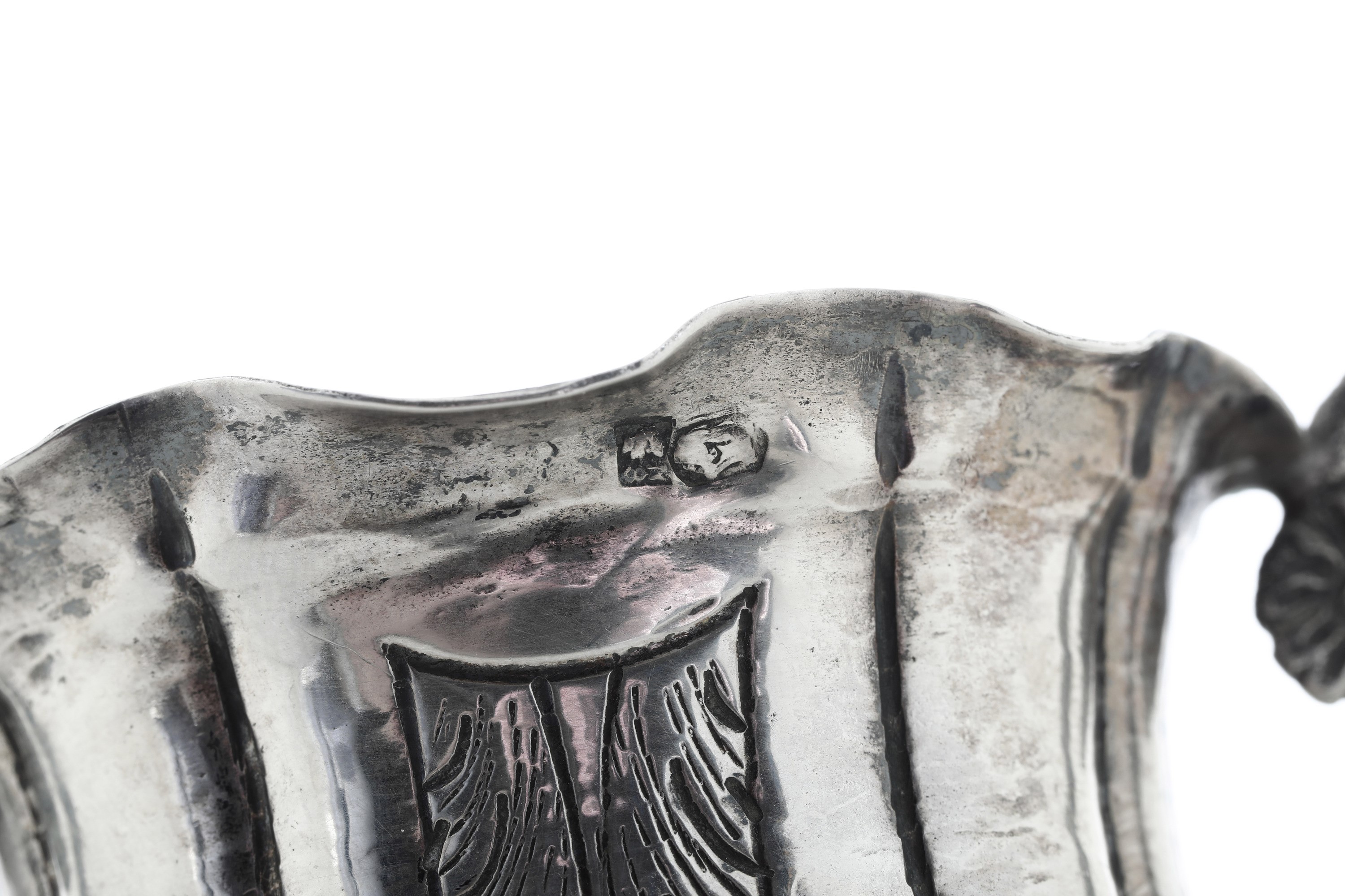 Argenteria napoletana del XX secolo, Vaso biansato in argento fuso e sagomato